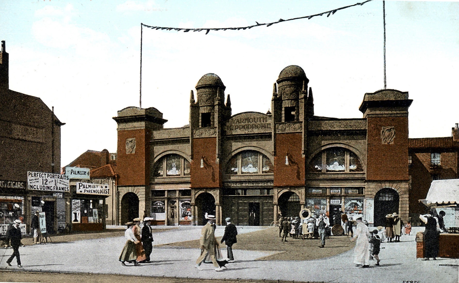 Picture of the Great Yarmouth Hippodrome, 1911.